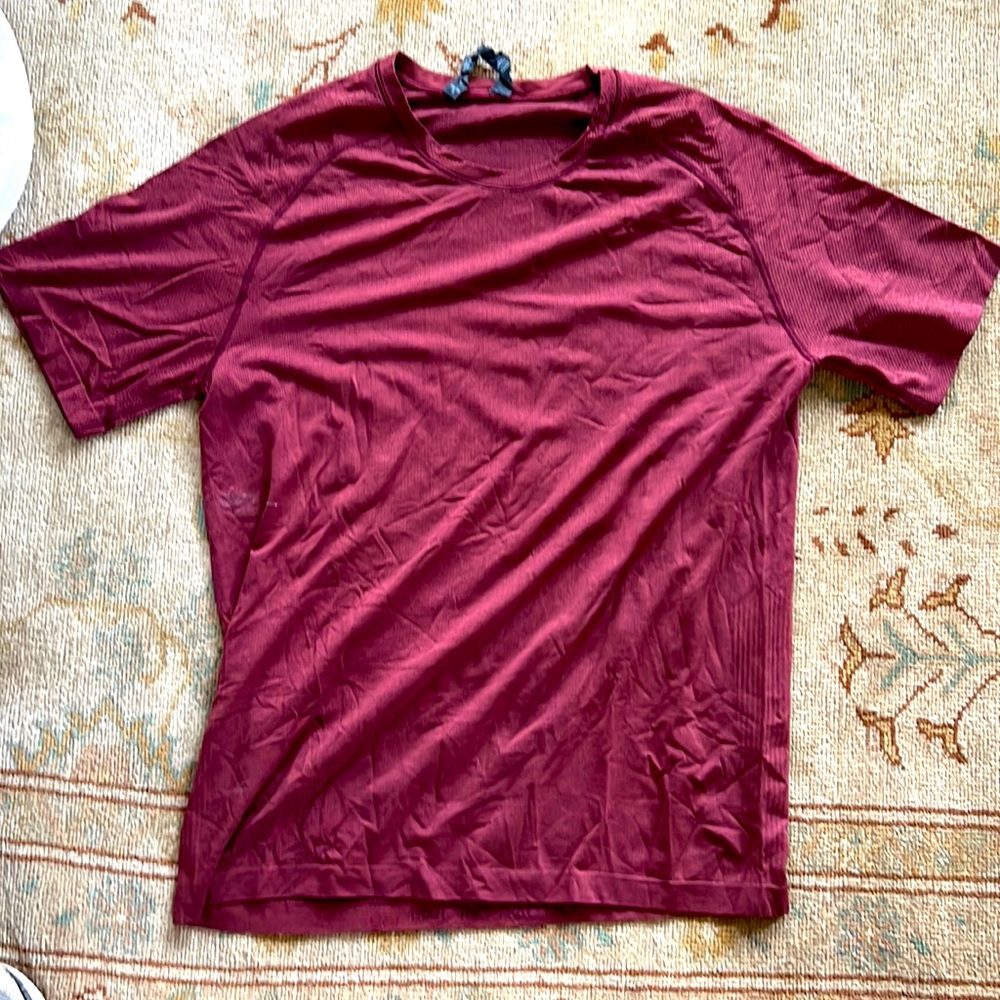 Mens Lululemon athletic fitness shirt Maroon Large